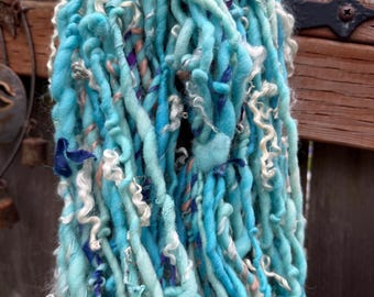 HANDSPUN Yarn Wool Thick and Thin Yarn with Locks