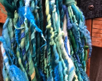 HANDSPUN Yarn Wool Thick and Thin Yarn with Locks