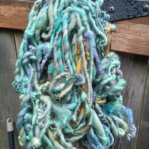 HANDSPUN Yarn Wool Thick and Thin Yarn with Locks