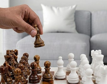 Scacchiera in marmo realizzata a mano / Gioco da tavolo di lusso con pezzi degli scacchi / Scacchiera in marmo marrone e bianco per l'arredamento di casa / Regalo per lui / Regali di Natale
