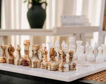 Elegante set di scacchi in marmo bianco onice verde, scacchi in marmo fatti a mano, decorazione per la casa, pezzi degli scacchi moderni, regalo per l'inaugurazione della casa per lui, confezione regalo GRATUITA