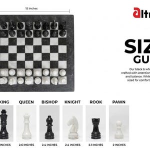 Pu&ograve; includere: Un set di scacchi in marmo bianco e nero con una scacchiera di 38,1 per 38,1 cm. Il set include pezzi etichettati come Re di 7,87 cm, Regina di 6,6 cm, Alfiere di 6,1 cm, Cavallo di 6,1 cm, Torre di 5,33 cm e Pedone di 5,08 cm.