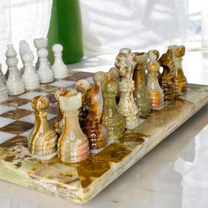 Schaakspel van groen onyxmarmer, handgemaakt stenen schaakbord met stukken, luxe schaakbord, jubileumcadeau voor hem, housewarmingcadeau, woondecoratie