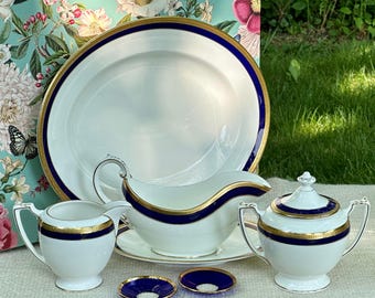 Coalport Elite Royale : pièces de service en porcelaine tendre bleu cobalt et or - sucrier, pot à crème, bobèche