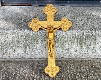 Crucifix mural orné de 15 po. vintage des années 30 : fabriqué aux États-Unis - décoration d'intérieur catholique romaine