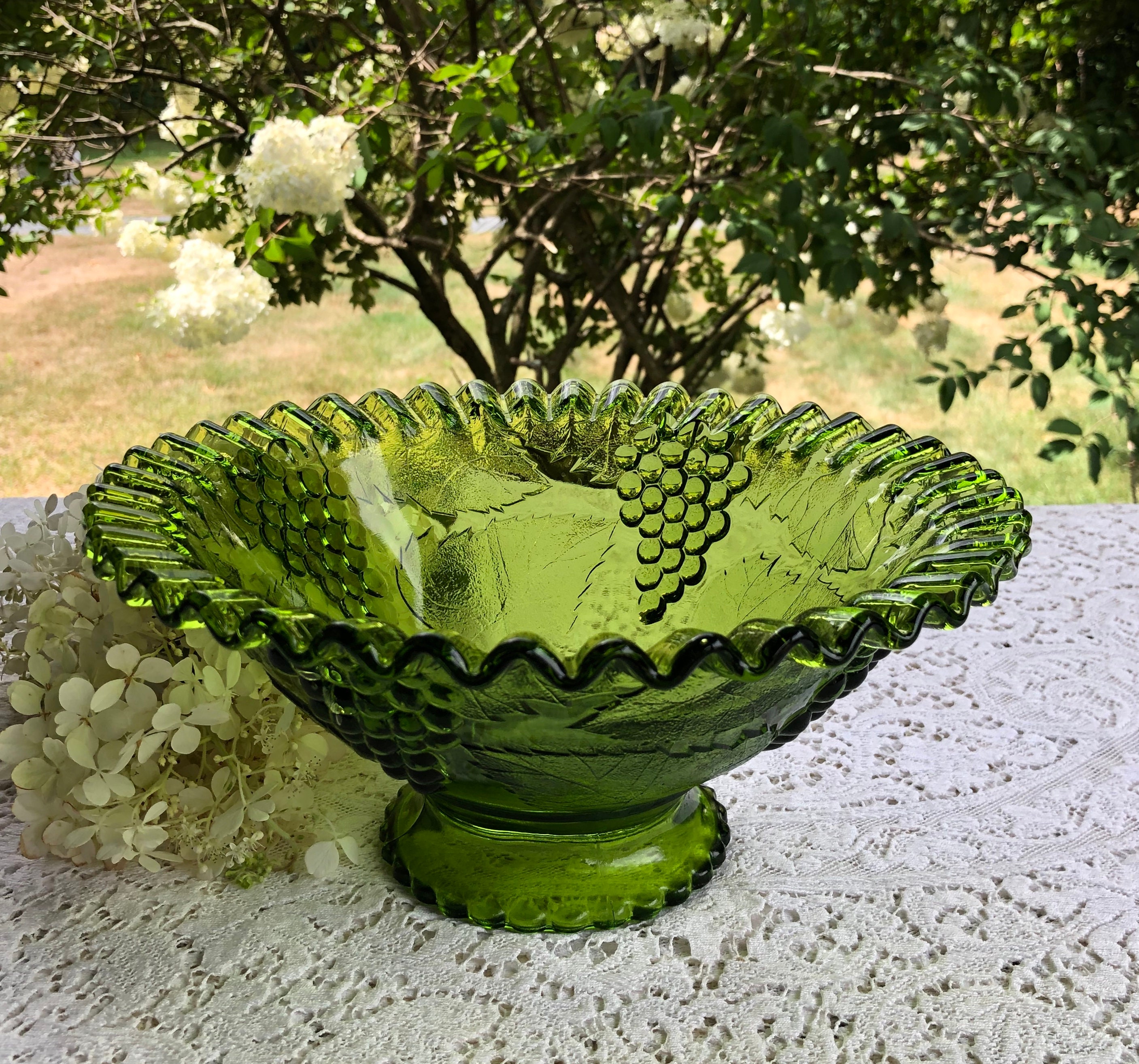 Vintage Green Glass Footed Bowl Embossed Grapes and Leaves / Etsy