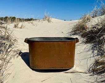 Baignoire chauffe-eau en cuivre antique : style campagnard et décoration de jardin