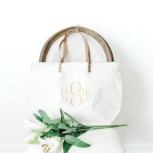 Bridesmaid Gift, Personalized Bag, Monogram Bag, Canvas Tote Bag, Bridesmaid Gift Bag, Wedding Bag, Lightweight Leather Tote With Straps