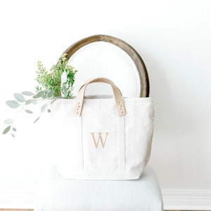 Brautjungfer Geschenk, personalisiertes Geschenk, Monogramm Tasche, Canvas Tragetasche, Brautjungfer Geschenk Tasche, Hochzeitstasche, Handwerk Tasche mit Lederriemen