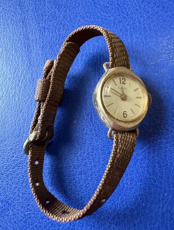 Vintage Women’s Timex Watch Ref# CW10 View 2