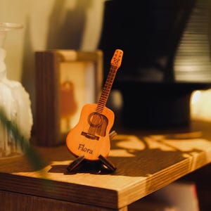 Personalisierte Holz Plektrum Halter: Erinnerungsbox für Akustische Gitarre