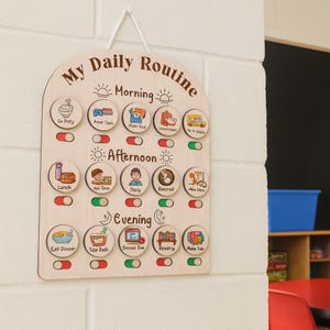 Personligt trärutinschema för barn - Montessori visuellt schema