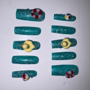 Zwevende eendnagels zwembad op maat geperst op nagels