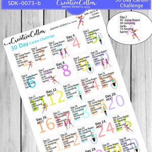 Puede incluir: Un conjunto de 30 pegatinas de planificador coloridas para un desafío de cardio de 30 días. Cada pegatina presenta un número del 1 al 30, con algunos días marcados como "DESCANSO". Las pegatinas incluyen ejercicios de cuerda para saltar y jumping jacks con el número de repeticiones y el tiempo de sprint para cada día.