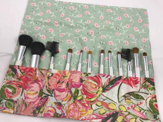 Travel makeup 2024 brush holder