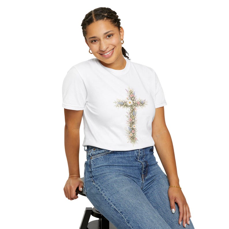 Comfort Colors floral cross shirt featuring a vertical cross of daisies and greenery.