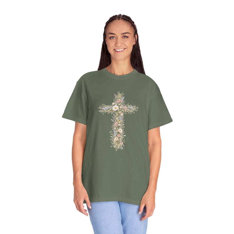 Comfort Colors floral cross shirt featuring a vertical cross of daisies and greenery.