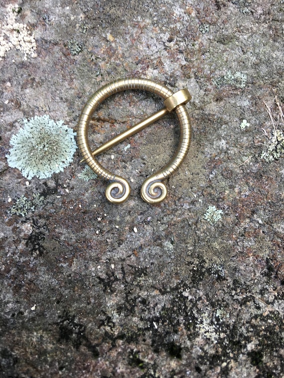 Viking penannular brooch discount