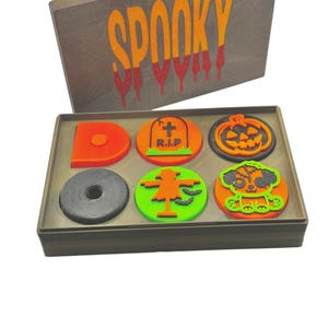 Halloween Garden Flag Gift Set: Spooky Buttons, Puck & Sleeve
