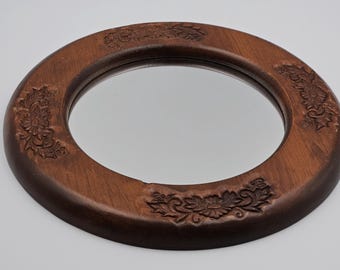 Vintage Unmarked Wood Carved Accent Mirror - 10" Diameter