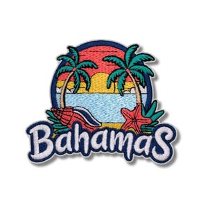 Peut inclure: Écusson brodé représentant une scène tropicale avec des palmiers, un coucher de soleil et le mot "Bahamas" en écriture blanche. Le motif comprend un coquillage et une étoile de mer, évoquant un thème de plage.