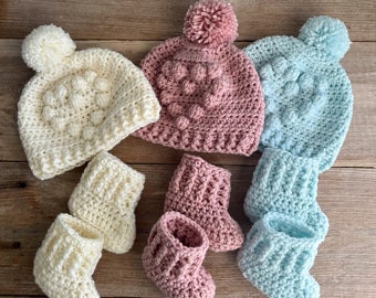 Grandparent Pregnancy Announcement, Baby Hat 0-3 months with matching booties set, Heart Hat and Booties, First Photo Set, Baby Shower Gift