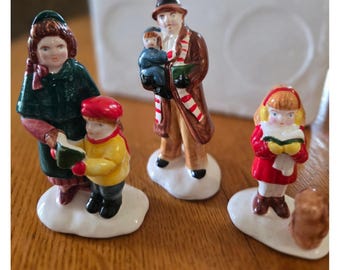 Deck The Halls Figurine Dept 56 Set of 4 Carolers Christmas Village Figures