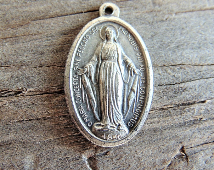 Vintage Latin Miraculous Medal or Pendant - O Maria Concepta Sine