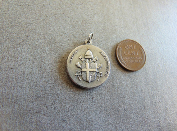 Pope John Paul II 1983 Vintage Catholic Medal or Pend… - Gem