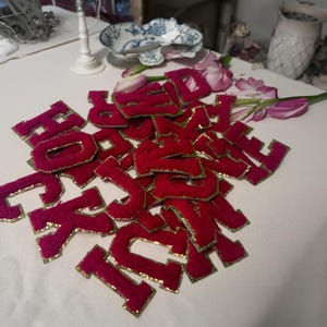Parche de letras de chenilla DIY, letras de chenilla para planchar, letras de chenilla con borde dorado, parche de letras de chenilla, letras con borde dorado