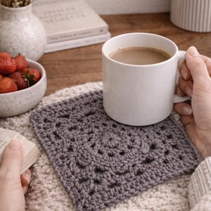 Willow Oma Quadrat – 14cm Häkelmotiv – Klassische Applikation – Handgefertigtes Handwerksquadrat