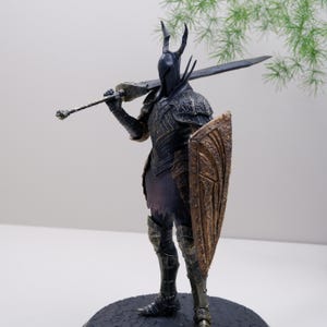 7.87in Dark Souls Black Knight DXF Generation 2 Black Pay King Figurine Raido Abyss Walker Silver Knight Boxed Ornament Collection Desktop