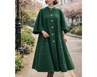 Capa estilo capa de lana verde vintage de los años 40, hecha a mano por un modista, con botones originales.