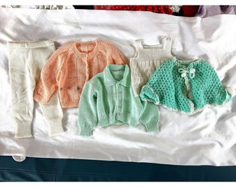 Vintage Handmade Baby Set Lot 5 Pc Cardigans Hose Tank Cape Säugling ~ 3-6 M