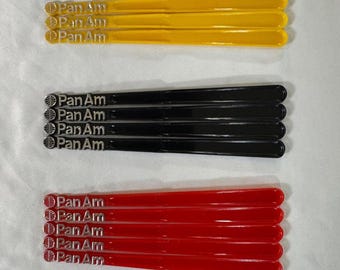 Palitos para cócteles vintage de Pan Am, 12 unidades, negros, rojos y amarillos, de mediados de siglo.