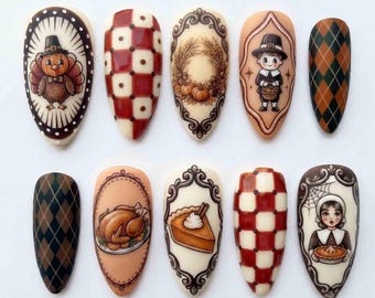Handgemaakte Thanksgiving-nagels (opdrukbaar) - Kalkoen, Pelgrim & Pompoentaart - Amandelvormige nagels voor een gezellige herfstsfeer - Herfst nagelkunst