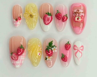 Uñas postizas de picnic de fresas hechas a mano / Arte floral 3D de fresas, tarro de mermelada y amarillo / Uñas almendradas para un dulce ambiente veraniego