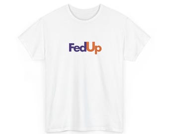 Maglietta unisex FedEx FedUp Parodia - Divertente maglietta da lavoro per corrieri - Maglietta umoristica sarcastica sulle spedizioni - Regalo per autista di corriere - Maglietta grafica con espressione di euforia da "Fed Up"