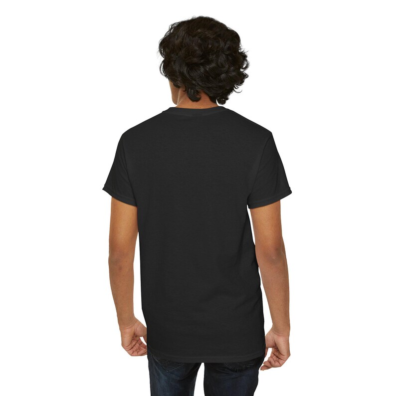 Maglietta unisex "No Wifi Dino Jurassic Parody" - Divertente maglietta con meme di dinosauri su internet - Maglietta grafica ispirata al logo del film Jurassic Retro immagine 5