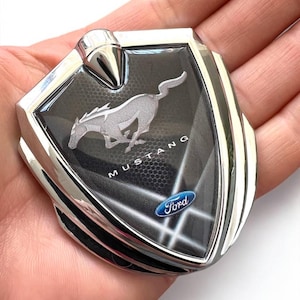 Mustang Metal Shield Emblem – 3D Domed Epoxy Resin Logo, Self-Adhesive Car Badge, High-Quality Handmade Fender Decals for Car tuning