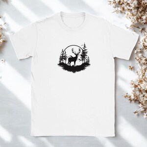 Deer T-Shirt Unisex – Forest Animal Shirt | Nature Motif | Gift for Hunters, Campers & Nature Lovers | Gildan 64000