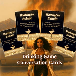 Puede incluir: Un juego de cartas de conversación "Waiting to Exhale" en negro y dorado. Cada carta presenta una pregunta y un gráfico de copa de martini. Las cartas se muestran con una mujer con un vestido negro y un abrigo blanco frente a un coche.