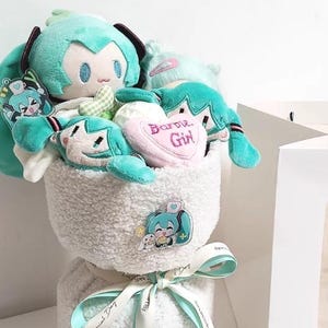 Hatsune Miku Cartoon Anime Blumenstrauß Mädchen Geburtstagsgeschenk Puppe Blumenpuppe Puppenblumenstrauß für Jungen Mädchen Geburtstagsgeschenke, Plüschtier Blumenstrauß, handgemachtes Spielzeug