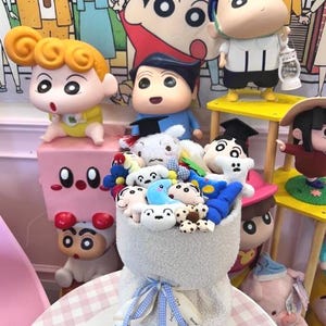 野原しんのすけのかわいいクレヨンしんちゃん人形ブーケ、男の子と女の子の誕生日プレゼント、ぬいぐるみブーケ、卒業ブーケ、手作りおもちゃ