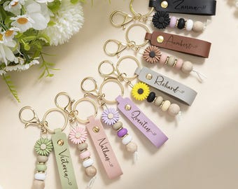 Daisy beaded keyring,  leather keyring, flower girl gift, teacher gift, birthday gift, beaded keyring