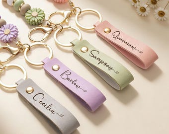 Personalized Daisy Beaded Leather Keychain,  Cute Flower Girl Gift, Teacher Appreciation Gift, Birthday Present for Her