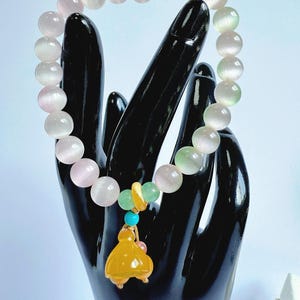 Bracciale in pietra naturale occhio di gatto, perle da 8 mm, gioielli in confezione regalo, braccialetto di cristallo, braccialetto di agata, ciondolo a forma di baccello di semi di loto, braccialetto fatto a mano.