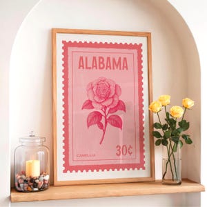 Alabama Kamelie Blume Poster, rosa Vintage Stempel DIGITAL DOWNLOAD, Zustand Blumen Emblem Wandkunst, Retro botanisches druckbares Dekor
