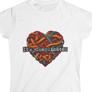 Det är komplicerat hjärtmönster-t-shirt: mjuk bomulls-t-shirt i casual-stil OK-073
