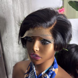 Pelucas de cabello humano con corte pixie y encaje en forma de C
